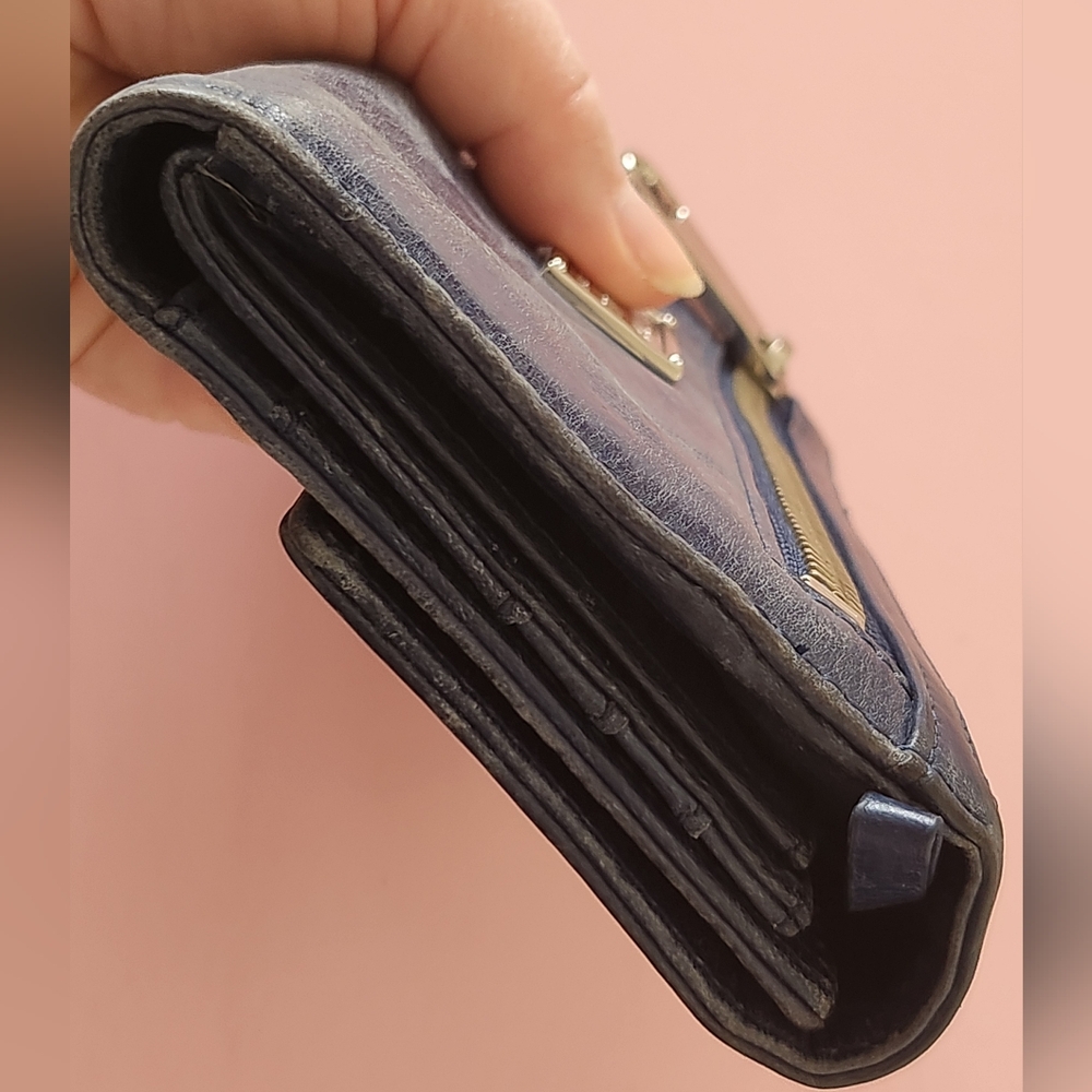 NWOT Badgley Mischka Distressed Look Stadded Wallet - Picture 7 of 15